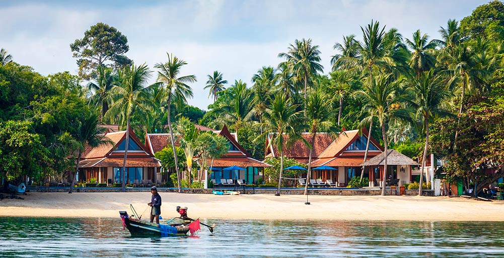Tawantok Beach Villas - Villa 2 - The villa and local boat feature